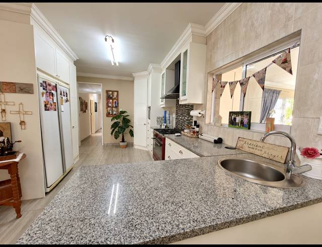 4 BEDROOM HOUSE FOR SALE IN GOLF PARK